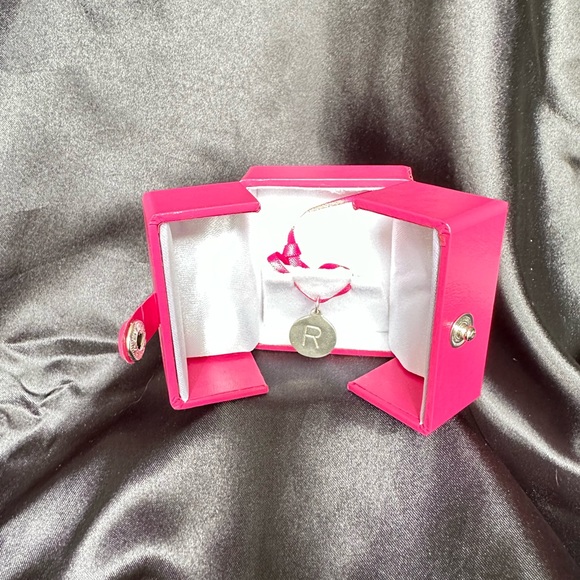 NIB Helen Ficalora's Sterling Silver Letter "R” Pendant - Picture 4 of 8